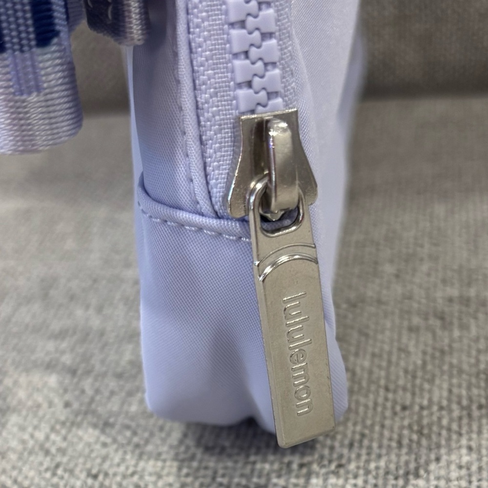 NWT Lululemon Everywhere Belt Bag Wordmark Serene Blue/Deep Sea Blue/Dusty Lilac - Picture 4 of 8